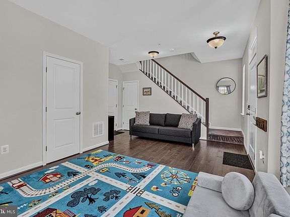 5th image of 242 Buckeye Cir