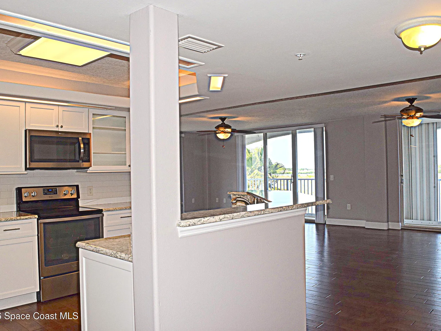 3 bed, 2.0 bath, 1852 sqft, $2,700 — Photo 4