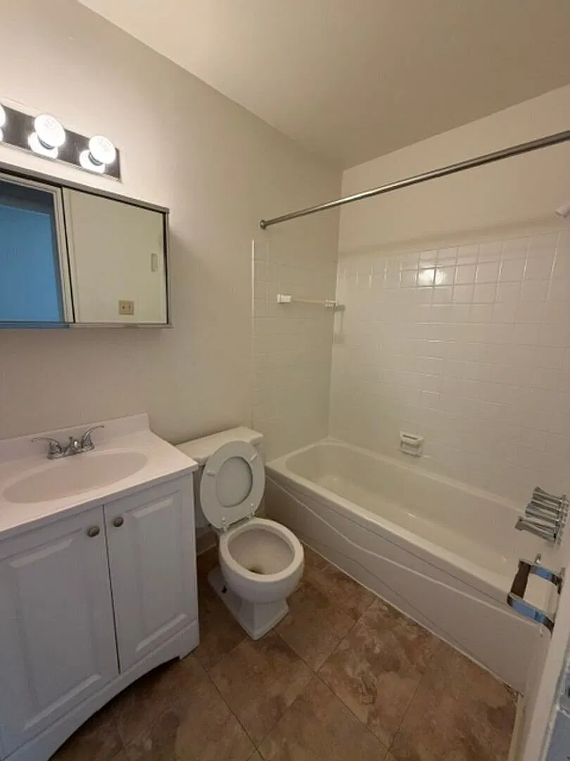 Charming 2-Bedroom, 1-Bathroom Apartment in Munster! — Photo 4