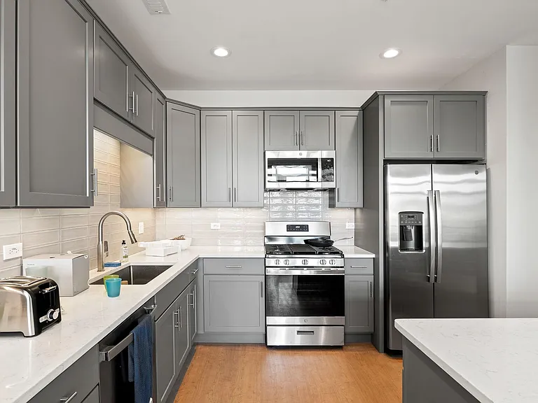 2211 Maple Ave #203 — Photo 34