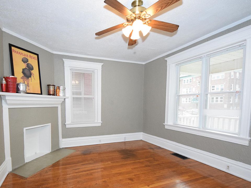 1st image of 105 W 36th St #8