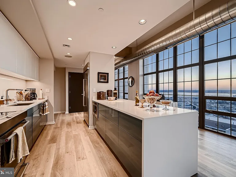 1200 Steuart St #1611 — Photo 14