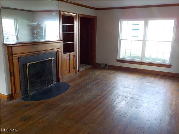 2nd image of 1113 W 7th St