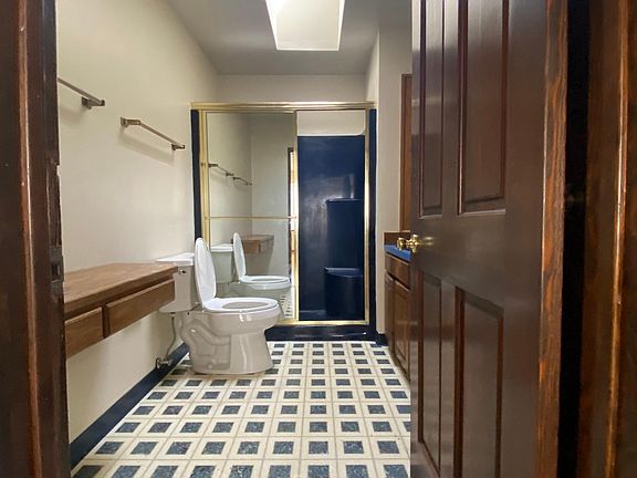 5th image of 5338 15th Ave S Floor 2