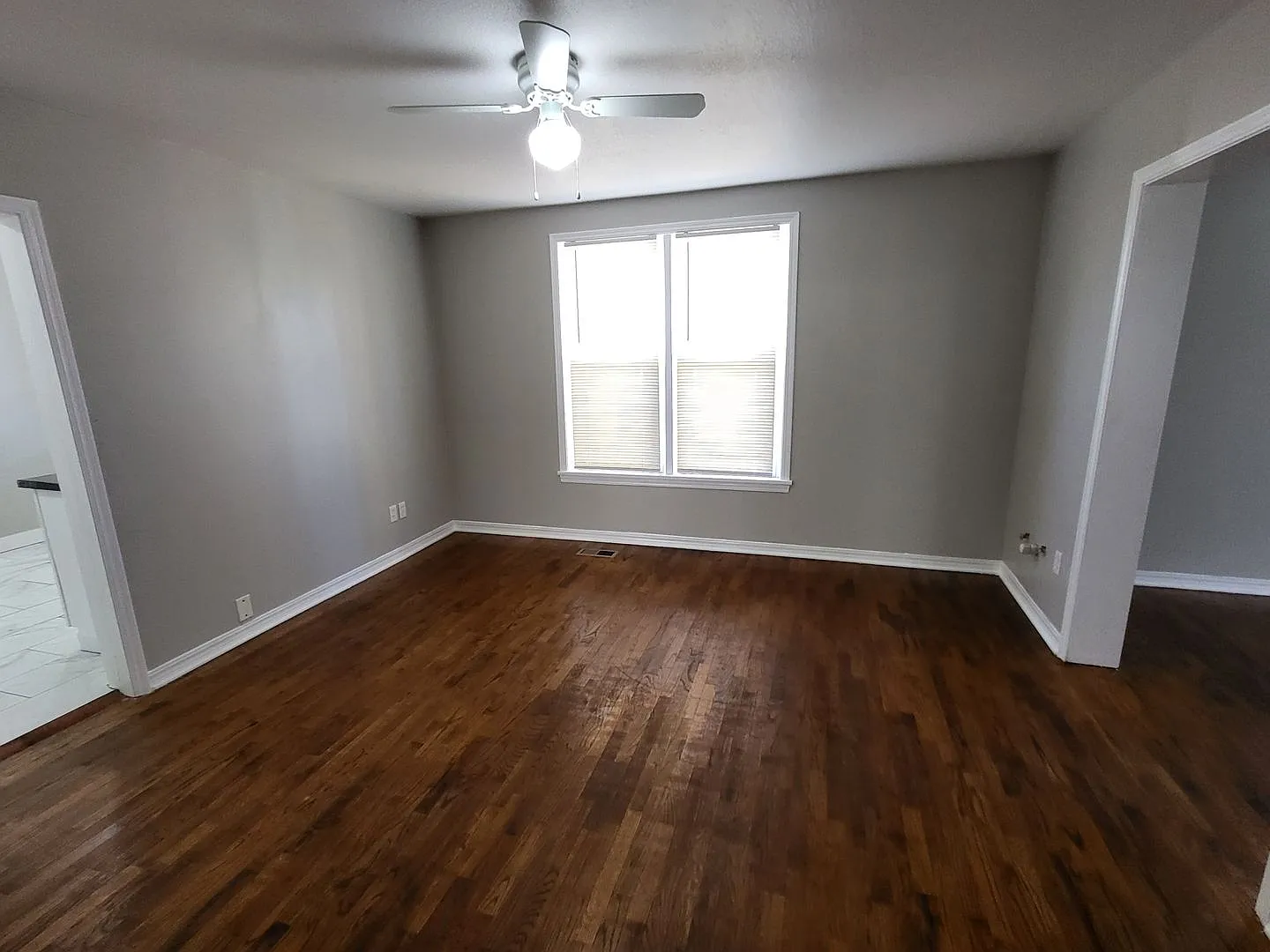 3 bedroom, 1.5 bathroom house located in Edmond, OK with central heat and air — Photo 4