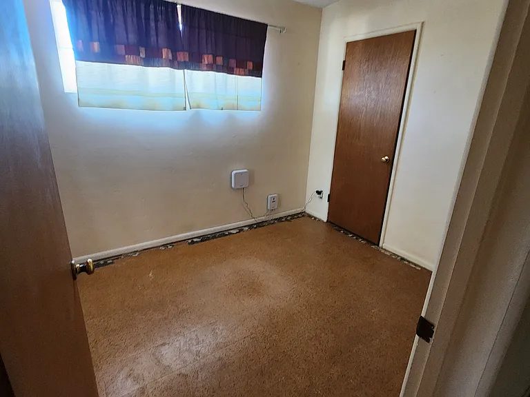 525 S Rosemont Ave — Photo 10