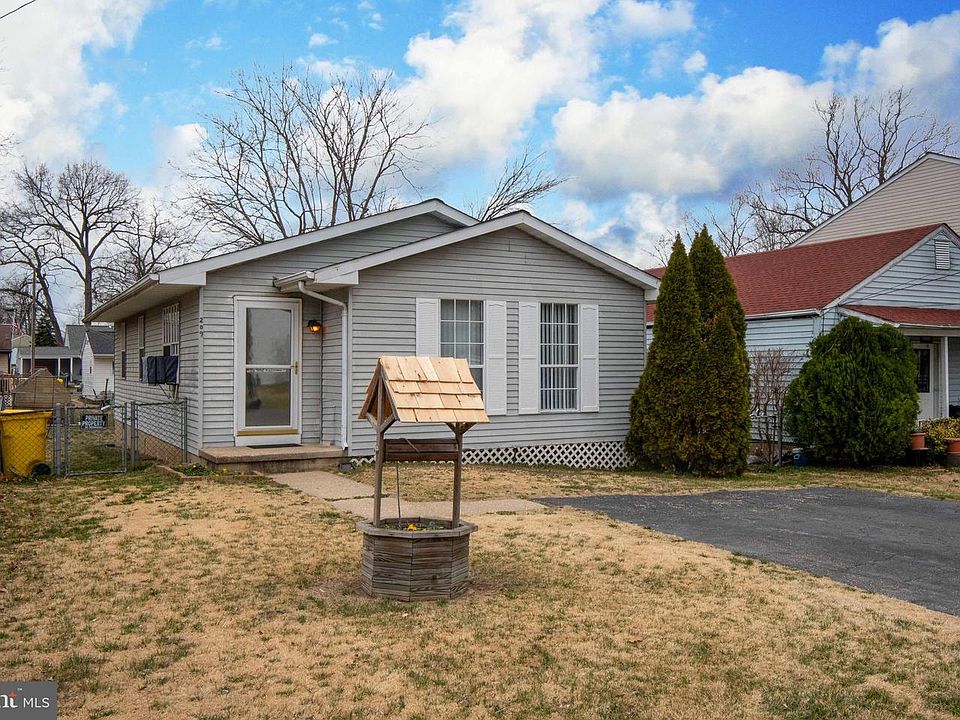 1st image of 209 McGuirk Dr