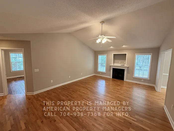 103 Whitney Ct — Photo 2