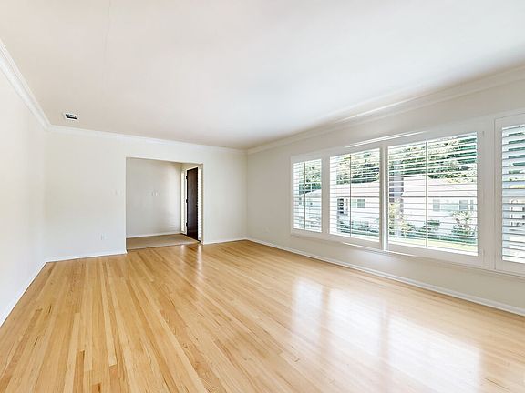 4th image of 4023 Fairway Blvd