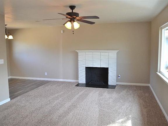 5th image of 27163 Parkwood Ave