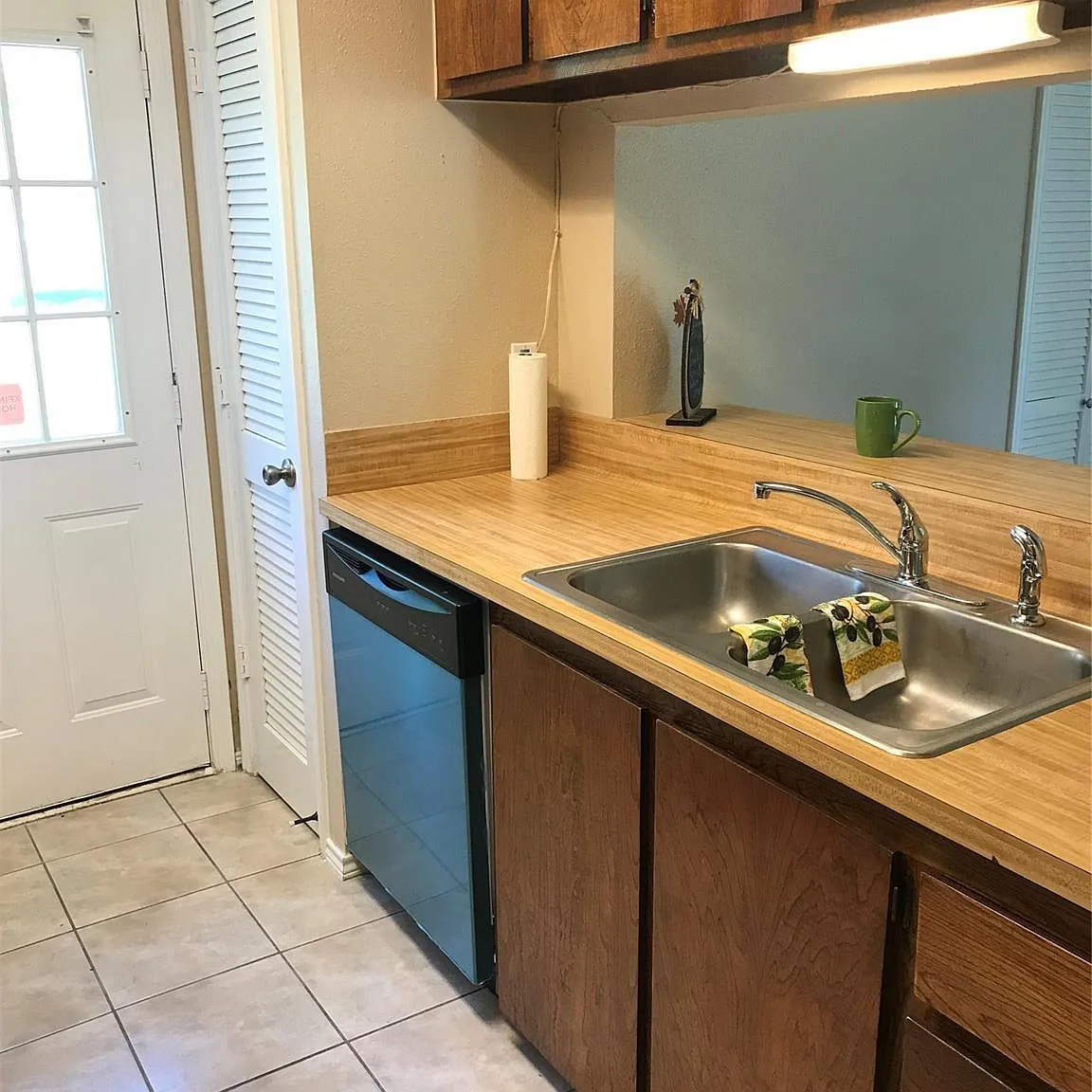 2 bed, 1.0 bath, 1792 sqft, $1,400 — Photo 4