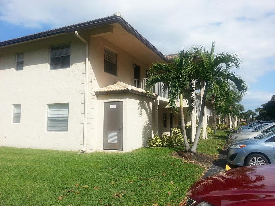1st image of 5561 Lakeside Dr APT 101