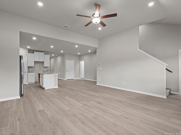 5th image of 8438 Smithers Avenue