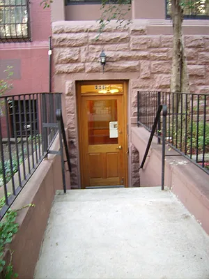 Rented by Perry Associates NYC Inc | media 16