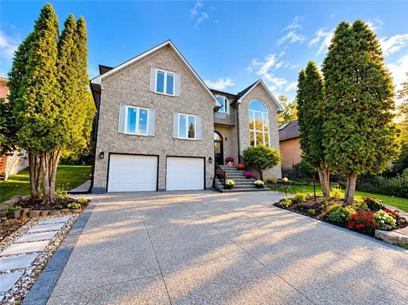 12 Sundrop Ct, Hamilton, ON L9K 1G5