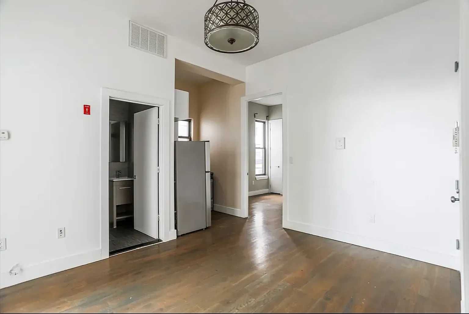 406 Evergreen Avenue — Photo 2