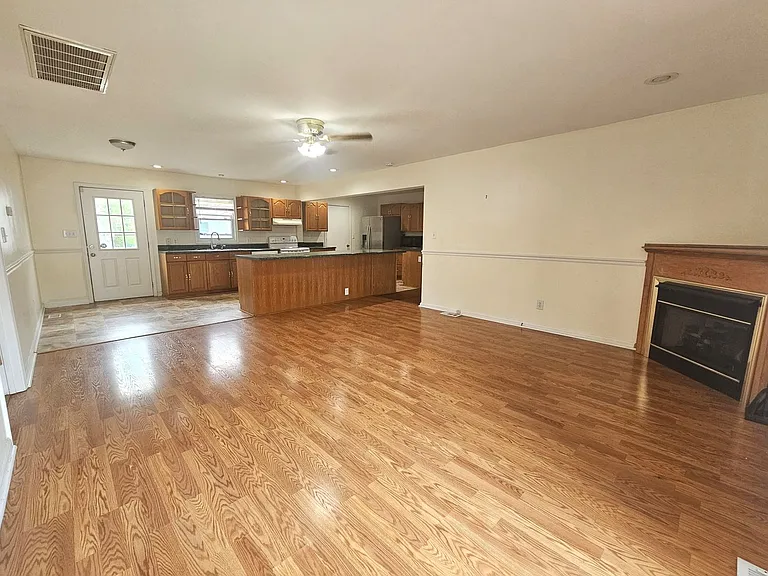 1133 Leland Cir — Photo 8