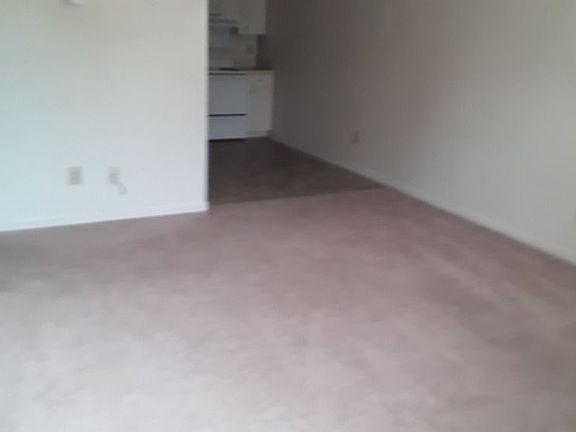 3rd image of 440 Loray Ml