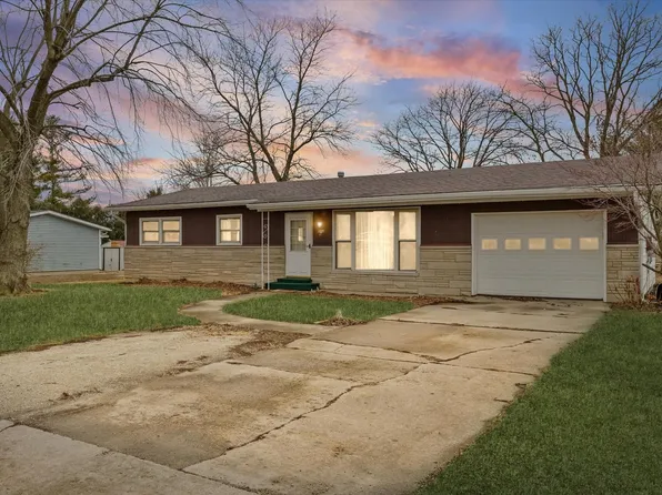 212 N 7th St, Cissna Park, IL 60924