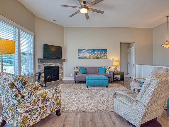 5th image of 2685 Meadow Woods Dr