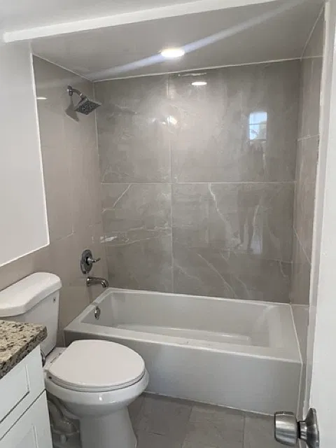 3 bed, 2.5 bath, 1430 sqft, $2,500 — Photo 2