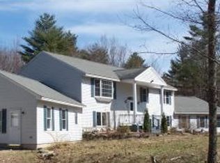 19 Ayers Cove Dr, Barrington, NH 03825