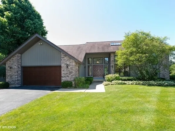 42W661 Steeplechase St, Saint Charles, IL 60175