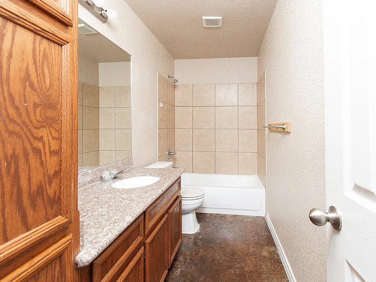 4102 Cambridge Dr #B — Photo 9
