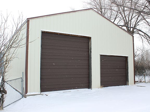 4th image of 1064 McKinley Ave