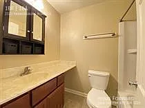 Building Photo - 2323 Harrodsburg Rd #4