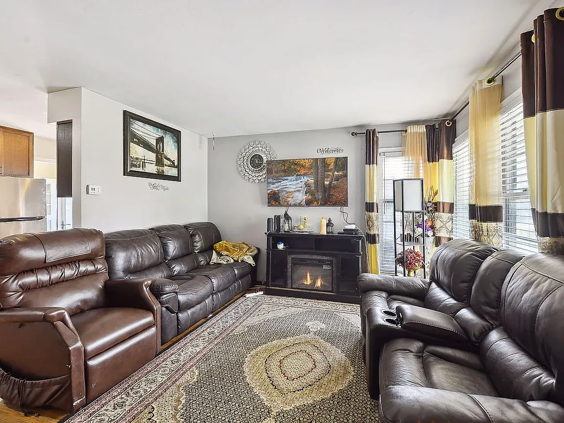 3 bed, 1590 sqft, $2,300 — Photo 1