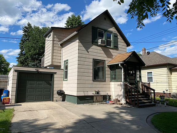3rd image of 628 9th Ave S