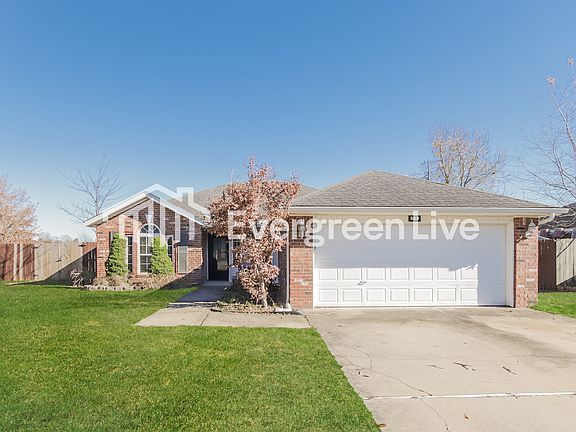 2nd image of 520 Maplewood Dr