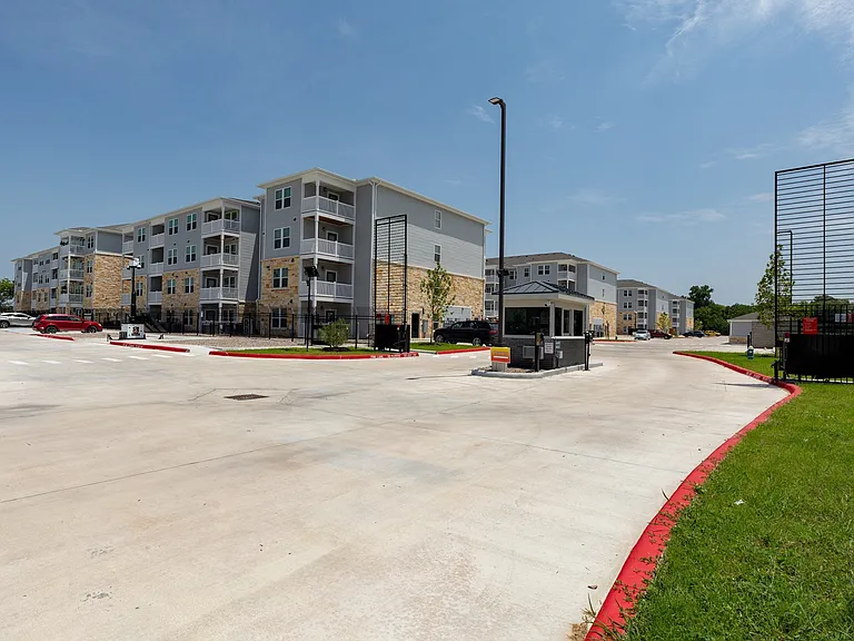 Cordova Apartments — Photo 37