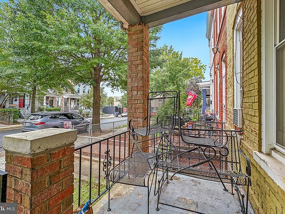 3rd image of 1156 Neal St NE