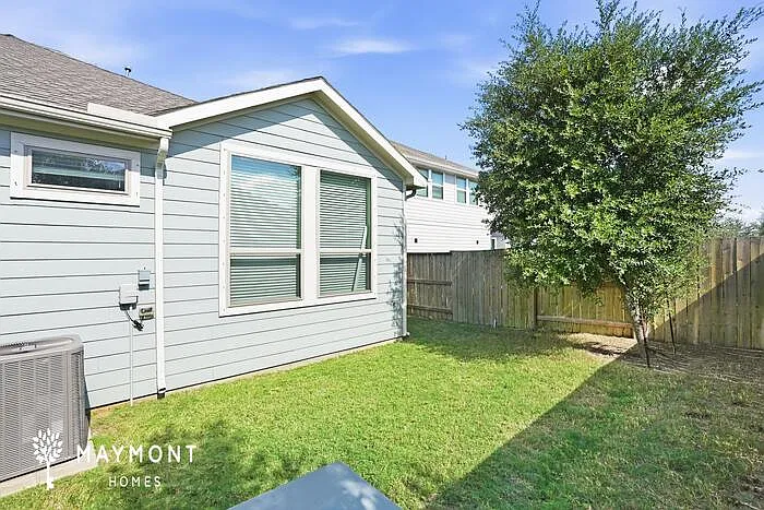 3 bed, 2.5 bath, 1931 sqft, $2,145 — Photo 2