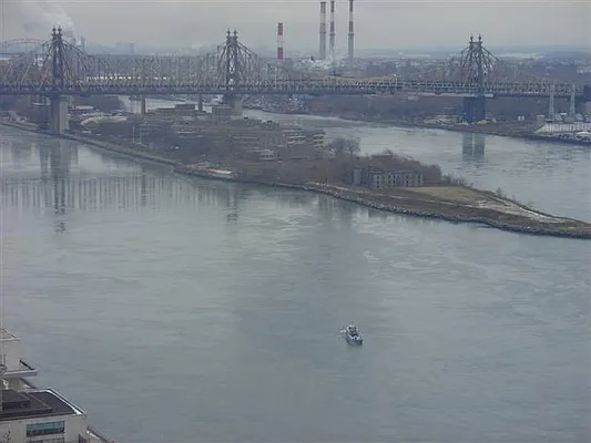 Sold by Luxury Habitat | media 12