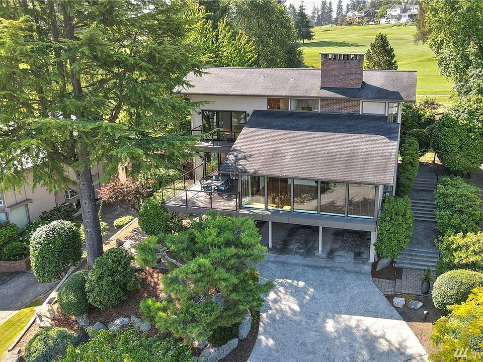 Huge views and backs to the golf course!