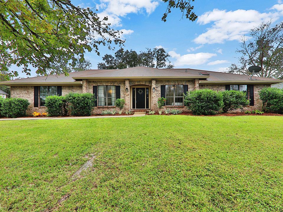 1st image of 2423 Stonebridge Dr