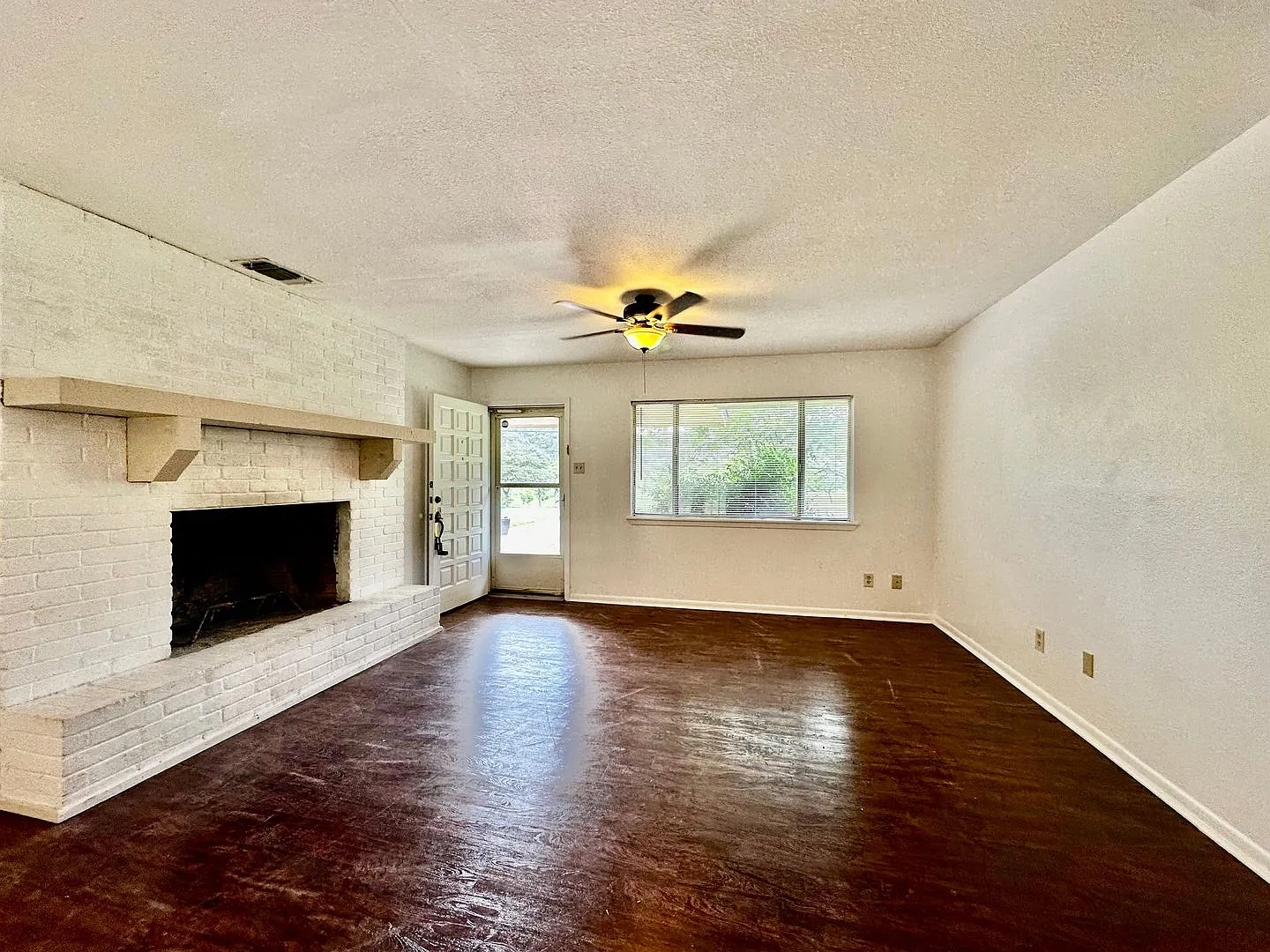 1448 Harper Rd — Photo 2
