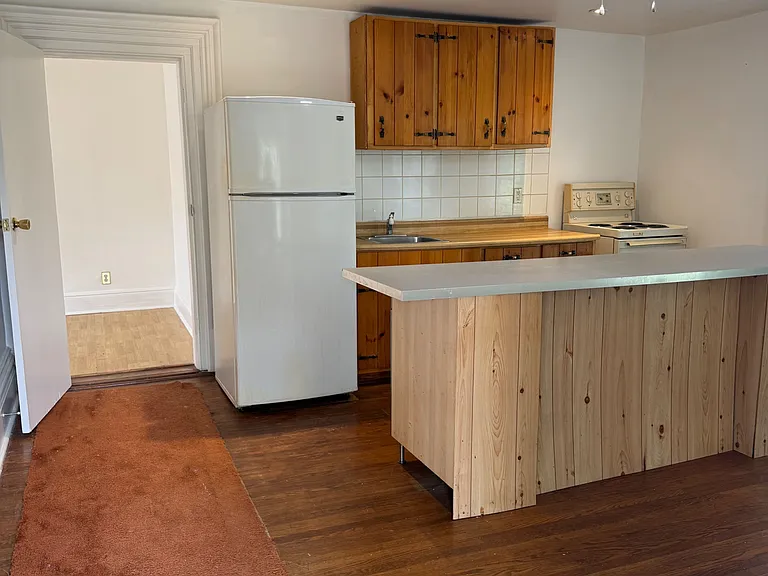 17 Alexander St — Photo 3