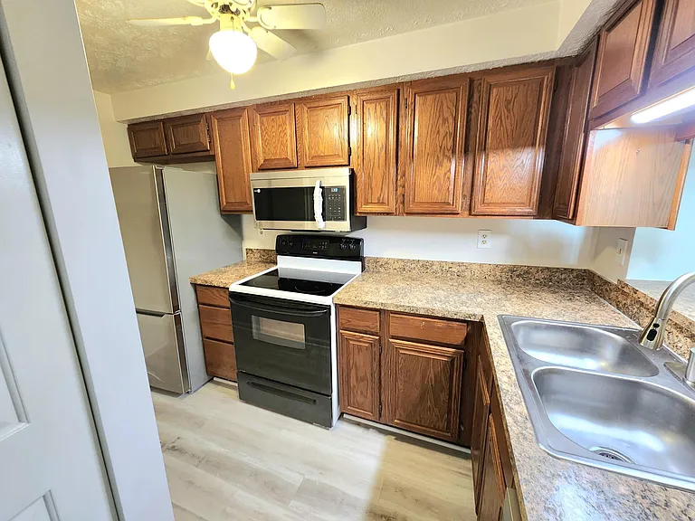 807 Stratford Way #C — Photo 6