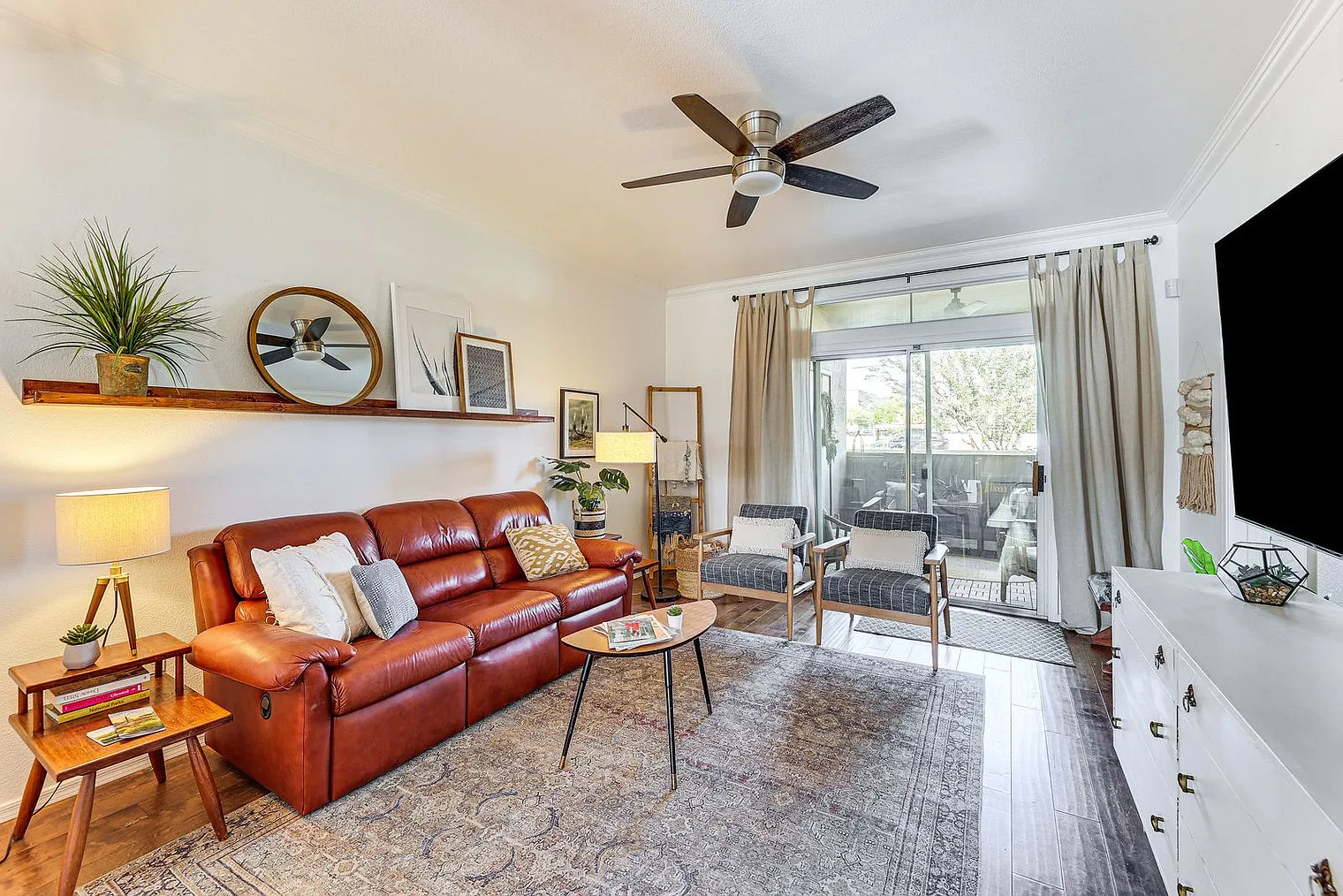 2 bed, 2.0 bath, 1044 sqft, $2,967 — Photo 1