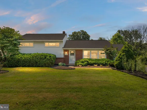 2174 Horseshoe Dr, Pottstown, PA 19464