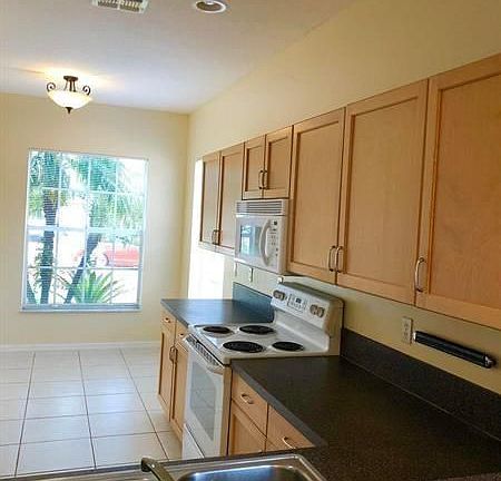 4th image of 10078 SW Chadwick Dr