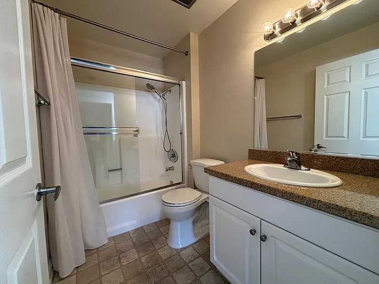 21450 Burbank Blvd #301 — Photo 17
