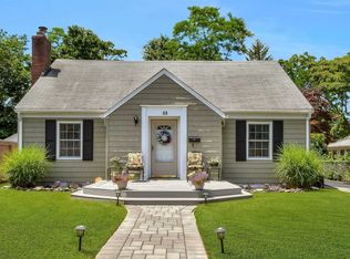 88 Wingan Hauppauge Rd, Islip, NY 11751