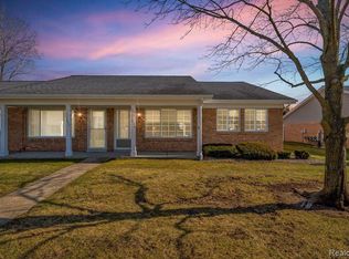 1034 Normandy Terrace Dr, Flint, MI 48532