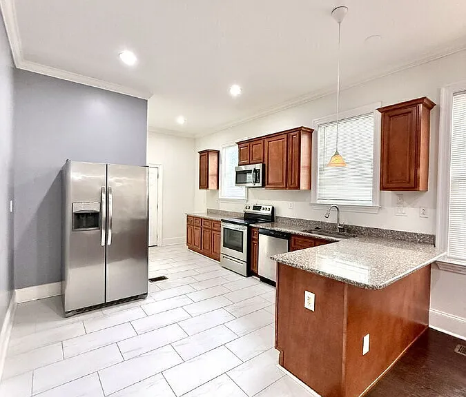 2235 Whitaker St — Photo 9