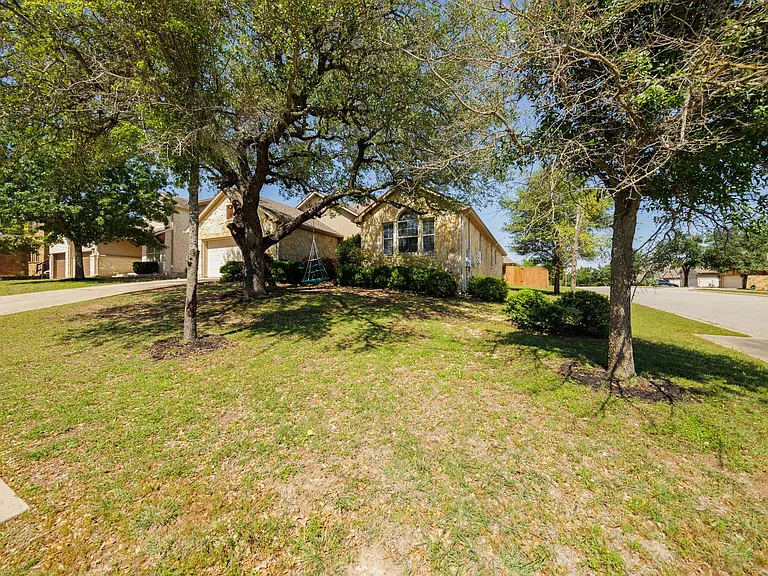 231 Saint Richie Ln — Photo 2